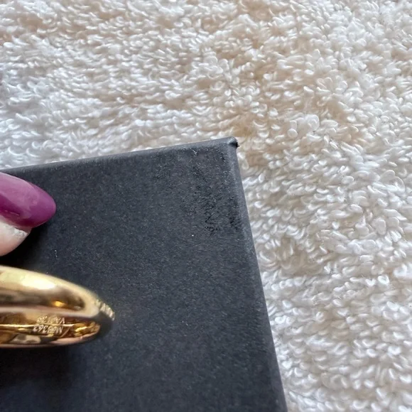 Louis Vuitton Gold and Faux Pearl V Ring - Picture 4 of 4